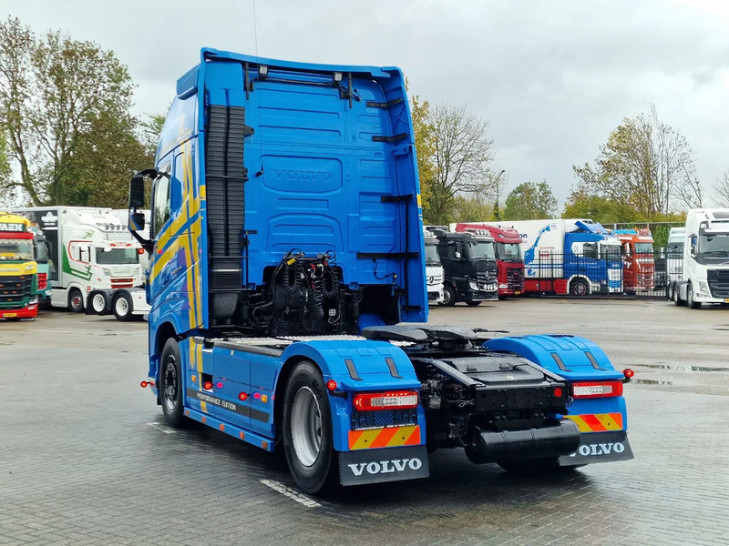 Volvo FH 13.540 Globetrotter XL 4x2 - Performance edition - I parkcool - Full air - Bull bar - Tractor unit: picture 5 Volvo FH 13.540 Globetrotter XL 4x2 - Performance edition - I parkcool - Full air - Bull bar - Tractor unit: picture 5