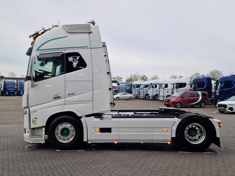 Volvo FH 16.750 Globetrotter XL 4x2 - Retarder - I parkcool - Full air - 2x tank - Full spec - Tractor unit: picture 5 Volvo FH 16.750 Globetrotter XL 4x2 - Retarder - I parkcool - Full air - 2x tank - Full spec - Tractor unit: picture 5