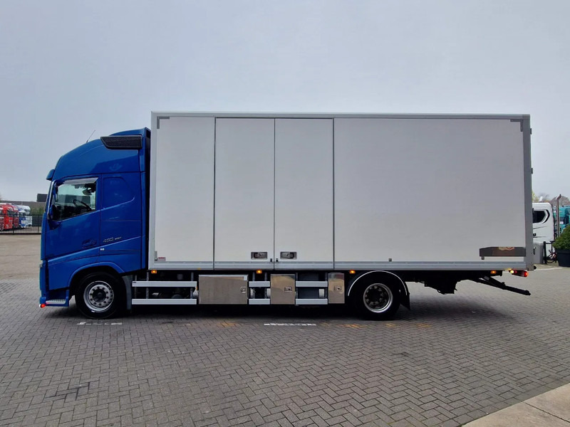 Volvo FH 13.460 Globetrotter XL 4x2 - Box with side doors - Manual gearbox - Full air - Box truck: picture 5 Volvo FH 13.460 Globetrotter XL 4x2 - Box with side doors - Manual gearbox - Full air - Box truck: picture 5