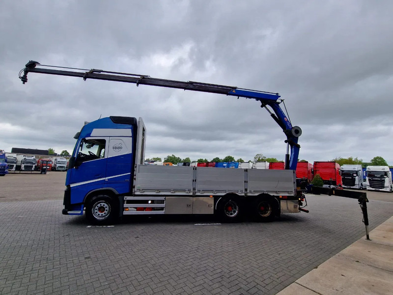 Volvo FH 13.540 Globetrotter 6x4 - HMF 1920K with remote year 2019 - Full air - Leather - Crane truck: picture 4 Volvo FH 13.540 Globetrotter 6x4 - HMF 1920K with remote year 2019 - Full air - Leather - Crane truck: picture 4