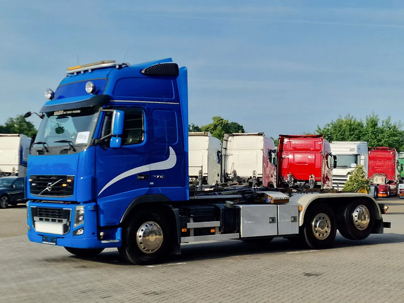 Volvo FH 16.700 Globetrotter 6x2*4 - Palfinger T20 Hook - Retarder - Steering axle - Hook lift truck: picture 5 Volvo FH 16.700 Globetrotter 6x2*4 - Palfinger T20 Hook - Retarder - Steering axle - Hook lift truck: picture 5