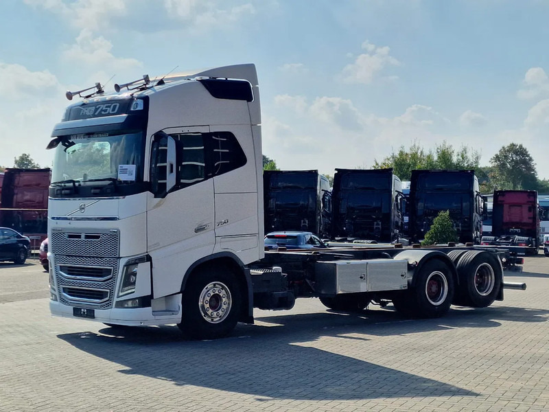 Volvo FH 16.750 Globetrotter 6x2 BDF - Retarder - HUB reduction - Euro 5 - 4.90 WB - Container transporter/ Swap body truck: picture 3 Volvo FH 16.750 Globetrotter 6x2 BDF - Retarder - HUB reduction - Euro 5 - 4.90 WB - Container transporter/ Swap body truck: picture 3