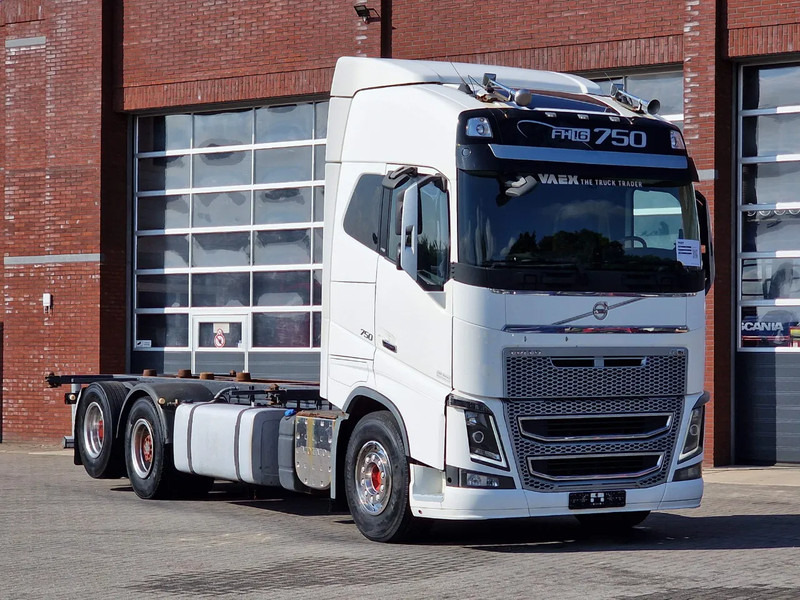 Volvo FH 16.750 Globetrotter 6x2 BDF - Retarder - HUB reduction - Euro 5 - 4.90 WB - Container transporter/ Swap body truck: picture 1 Volvo FH 16.750 Globetrotter 6x2 BDF - Retarder - HUB reduction - Euro 5 - 4.90 WB - Container transporter/ Swap body truck: picture 1