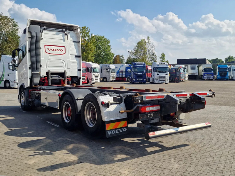 Volvo FH 16.750 Globetrotter 6x2 BDF - Retarder - HUB reduction - Euro 5 - 4.90 WB - Container transporter/ Swap body truck: picture 5 Volvo FH 16.750 Globetrotter 6x2 BDF - Retarder - HUB reduction - Euro 5 - 4.90 WB - Container transporter/ Swap body truck: picture 5