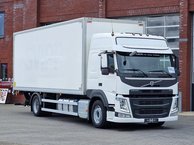 Volvo FM 330 Globetrotter 4x2 Box with sidedoors - Loadlift - Low KM - Full air - Box truck: picture 1 Volvo FM 330 Globetrotter 4x2 Box with sidedoors - Loadlift - Low KM - Full air - Box truck: picture 1