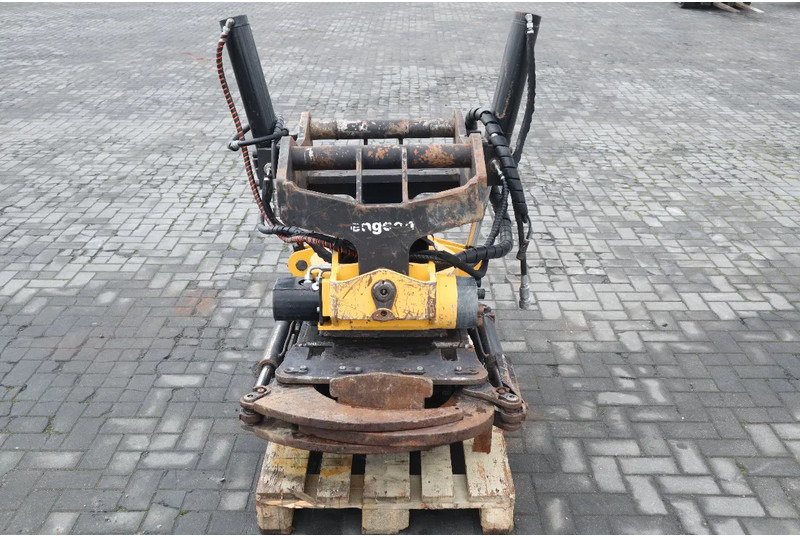 Engcon S80 | KM80 | GRIPPER | AUX HYDR. | GOOD CONDITION - Tiltrotator for Construction machinery: picture 2 Engcon S80 | KM80 | GRIPPER | AUX HYDR. | GOOD CONDITION - Tiltrotator for Construction machinery: picture 2