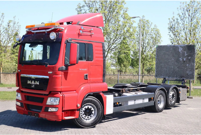 MAN TGS 26.360 | 6X2 | BDF | ONLY 80.000 KM! | EURO 5 - Cab chassis truck: picture 1 MAN TGS 26.360 | 6X2 | BDF | ONLY 80.000 KM! | EURO 5 - Cab chassis truck: picture 1