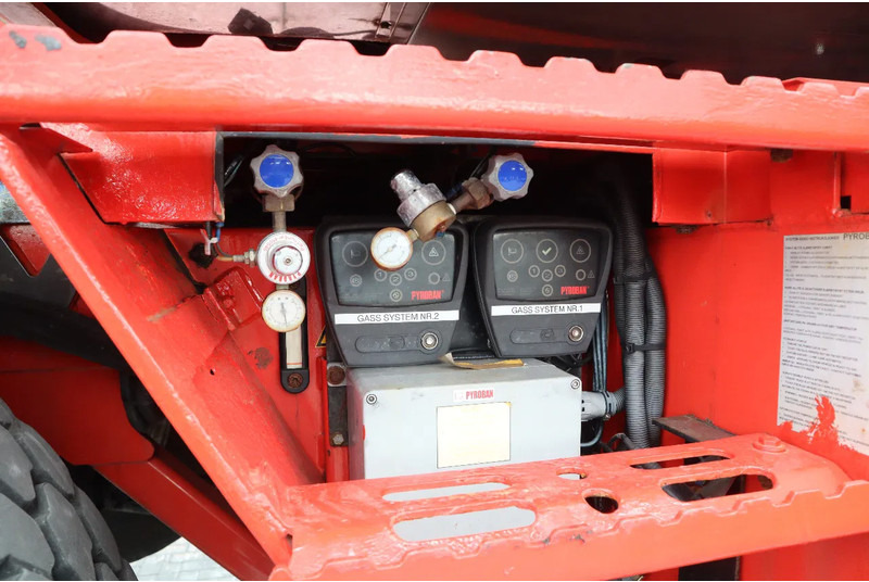 Telescopic handler Manitou MRT 3050 | JIBWINCH | FORKS | HOOK | PYROBAN: picture 15