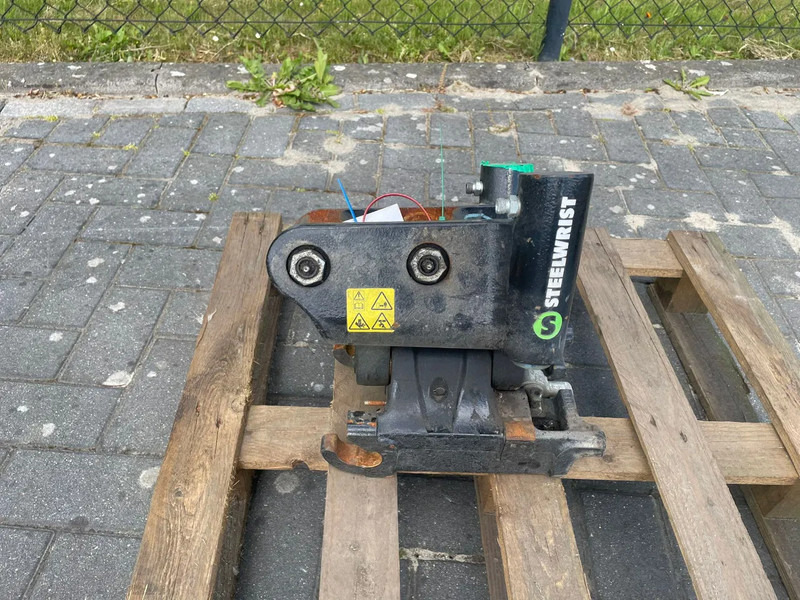 STEELWRIST TCX S30 - 180 MEC | TILT COUPLER | TILTING COUPLER | NEW / UNUSED - Tiltrotator for Construction machinery: picture 2 STEELWRIST TCX S30 - 180 MEC | TILT COUPLER | TILTING COUPLER | NEW / UNUSED - Tiltrotator for Construction machinery: picture 2