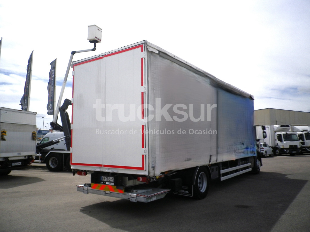 RENAULT D280.18  22P - Curtainsider truck: picture 4 RENAULT D280.18  22P - Curtainsider truck: picture 4