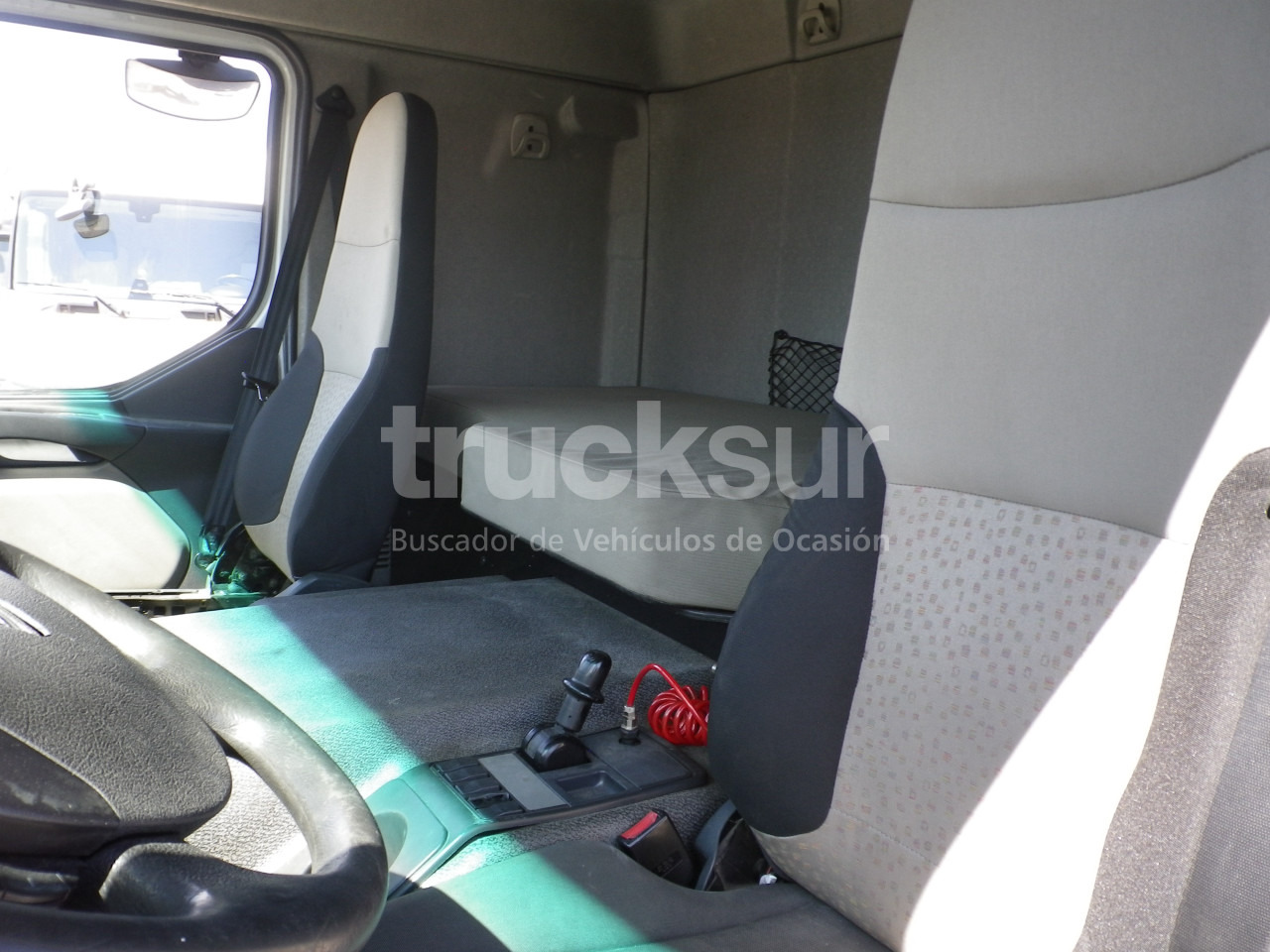 Refrigerator truck RENAULT PREMIUM 270.18: picture 13