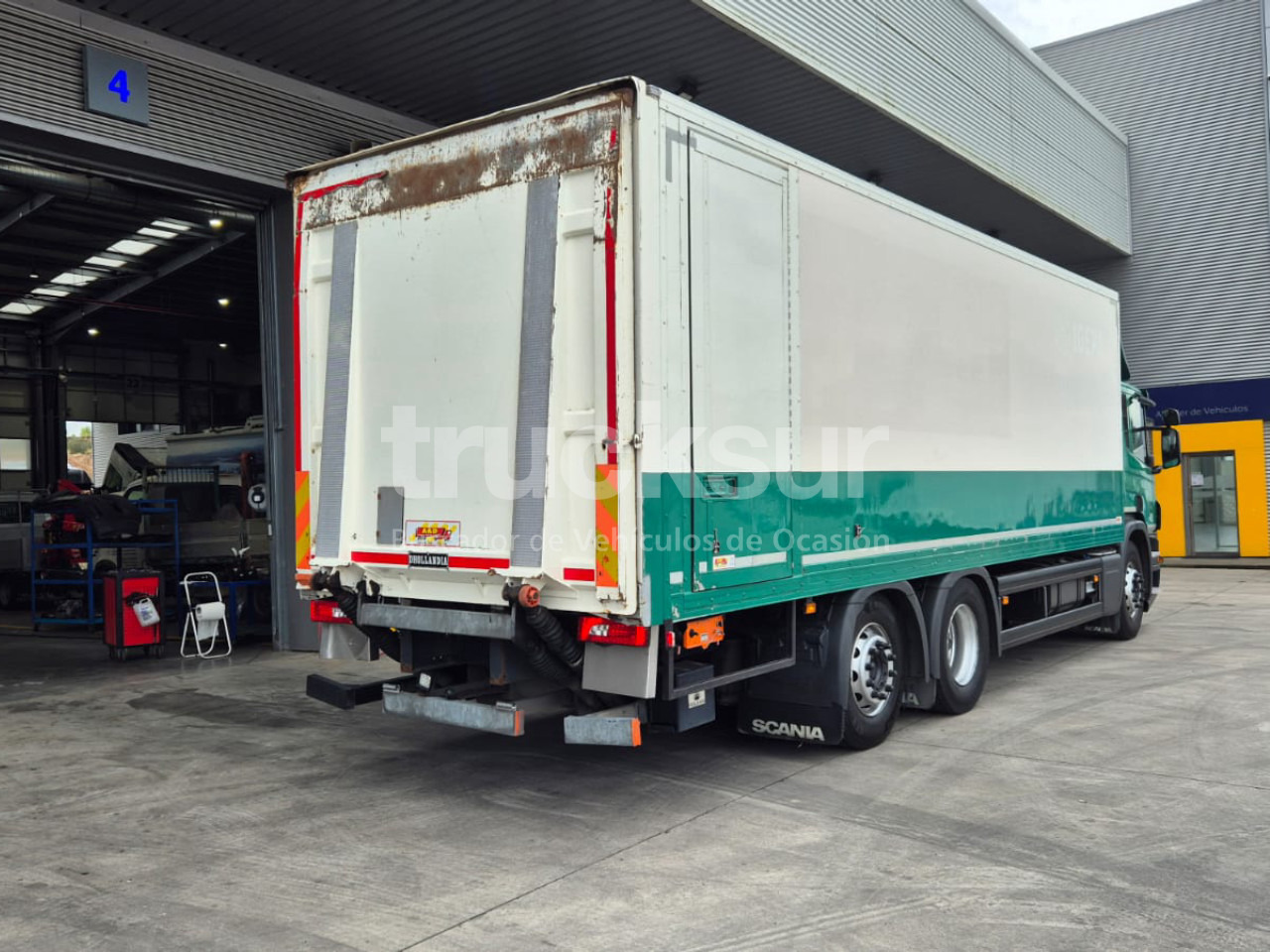 SCANIA P320.26 ejes 6x2*4 - Curtainsider truck: picture 3 SCANIA P320.26 ejes 6x2*4 - Curtainsider truck: picture 3