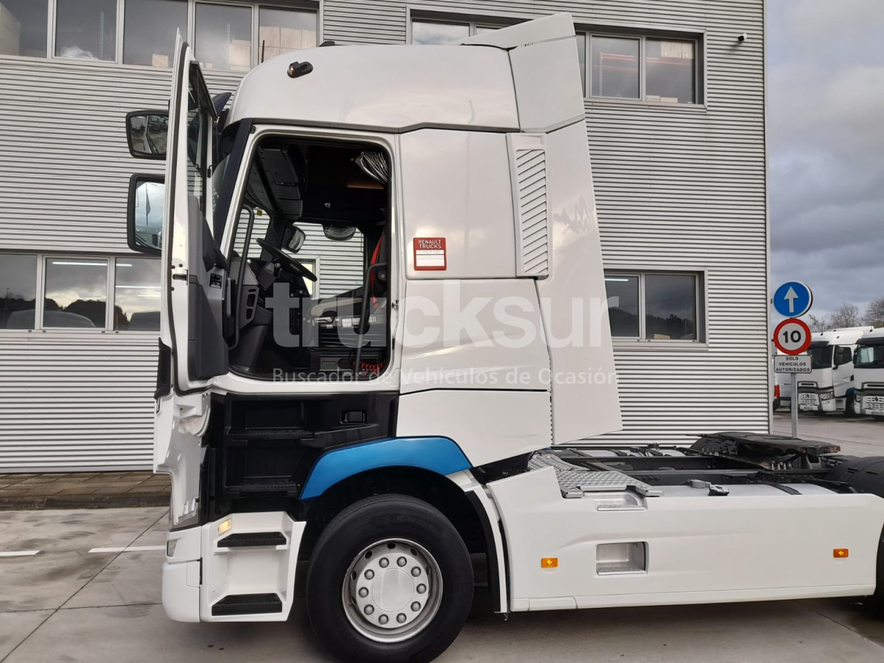 RENAULT T520 HIGH SLEEPER CAB - Tractor unit: picture 5 RENAULT T520 HIGH SLEEPER CAB - Tractor unit: picture 5