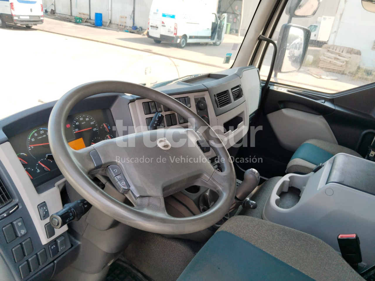 Refrigerator truck VOLVO FL250.12: picture 8