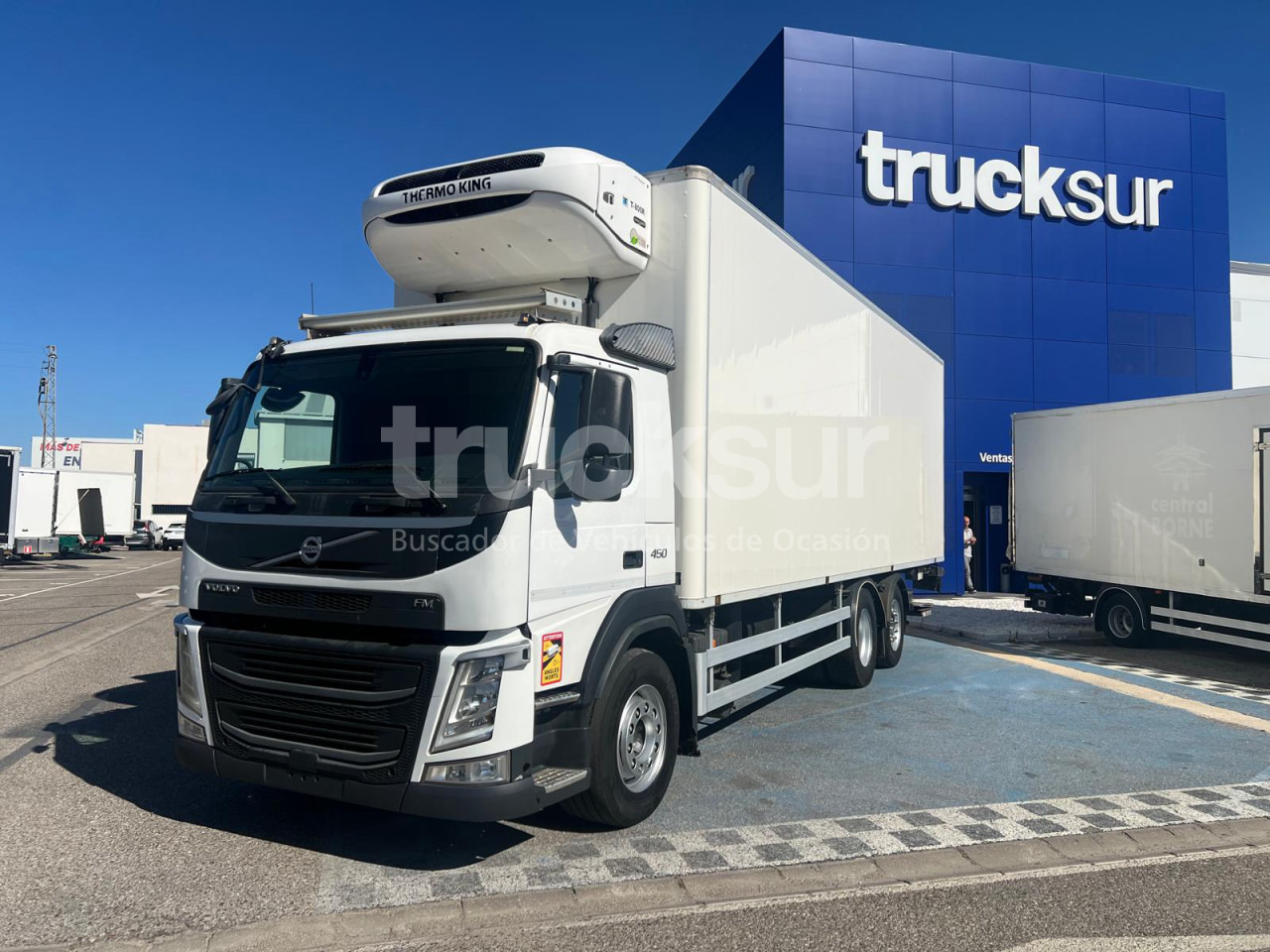 VOLVO FM450 ejes 6x2*4 - Refrigerator truck: picture 1 VOLVO FM450 ejes 6x2*4 - Refrigerator truck: picture 1