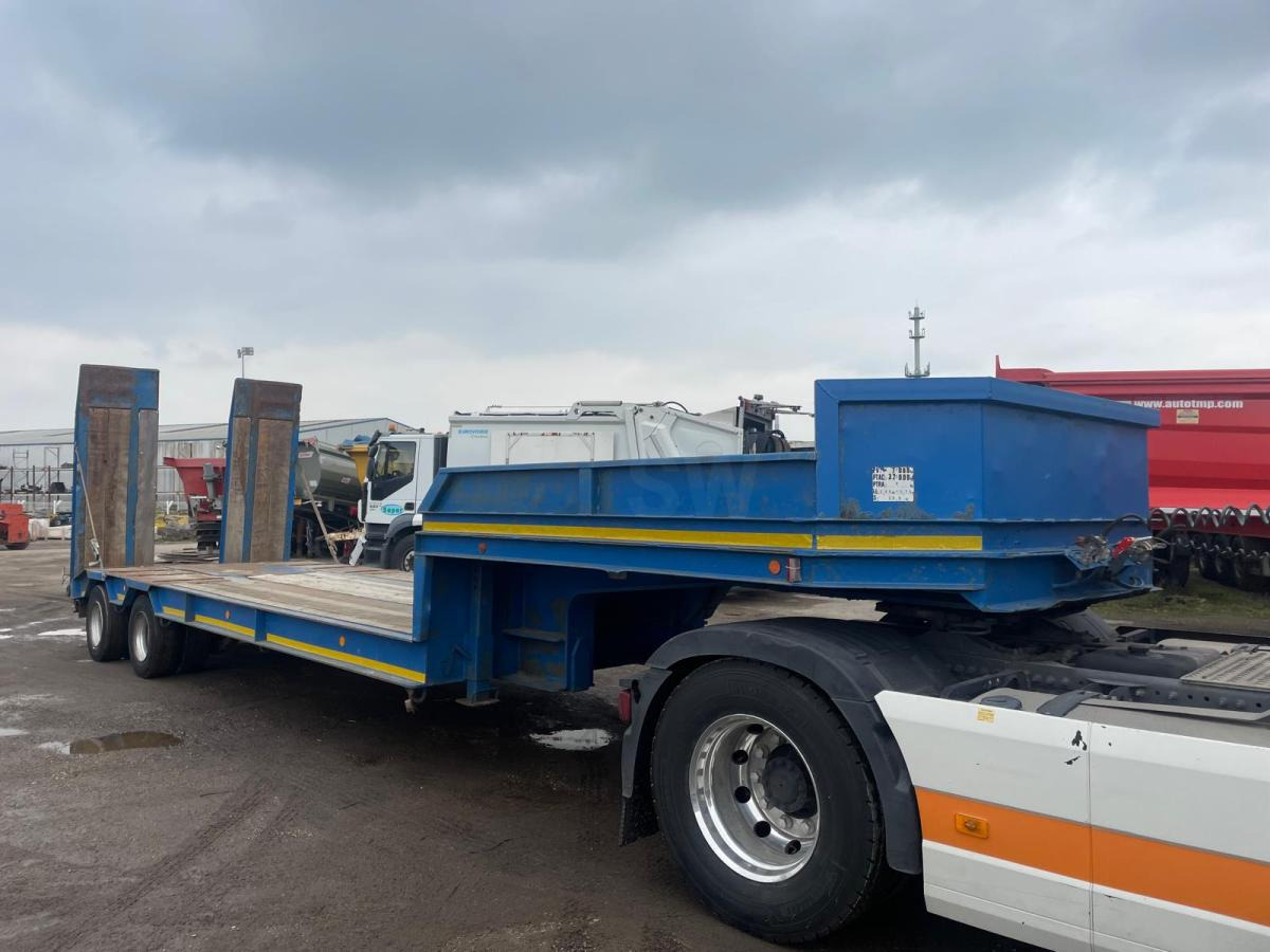 Castera - Low loader semi-trailer: picture 3 Castera - Low loader semi-trailer: picture 3