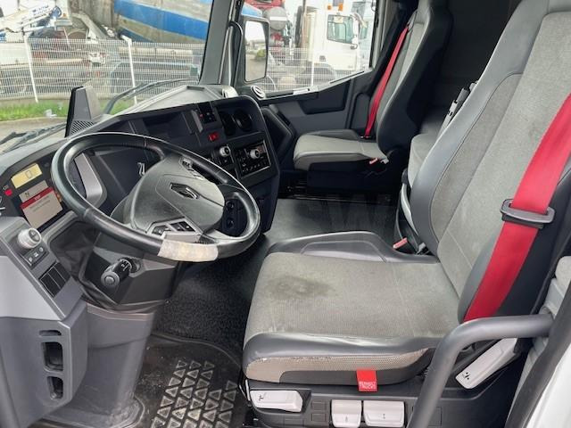 Tractor unit Renault Gamme T 460: picture 6 Tractor unit Renault Gamme T 460: picture 6