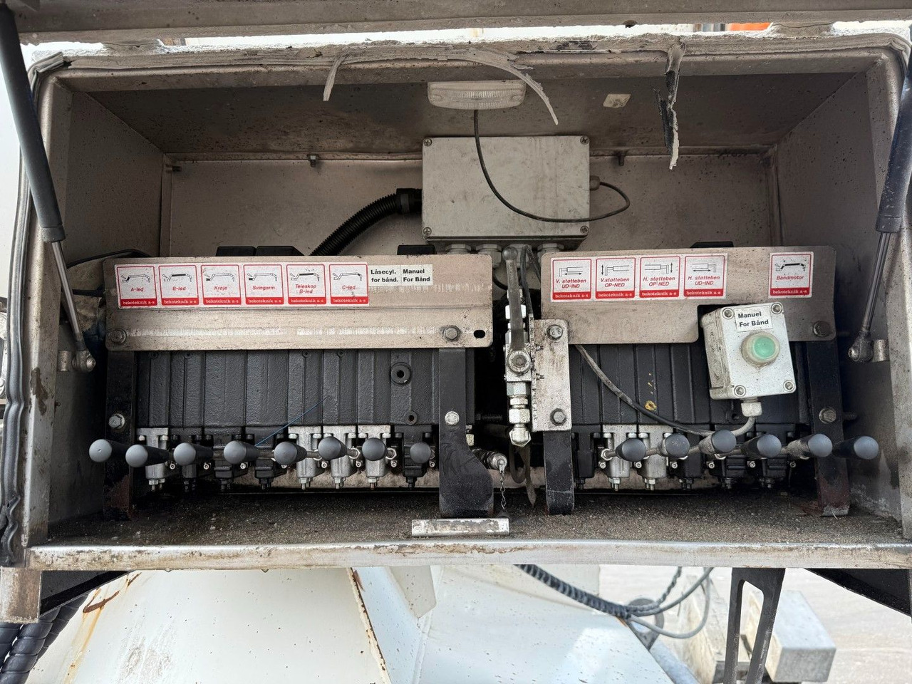 Concrete mixer semi-trailer De Buf BM 12-36-2SPR w/ Belt Theam TSR15 / Beton: picture 7