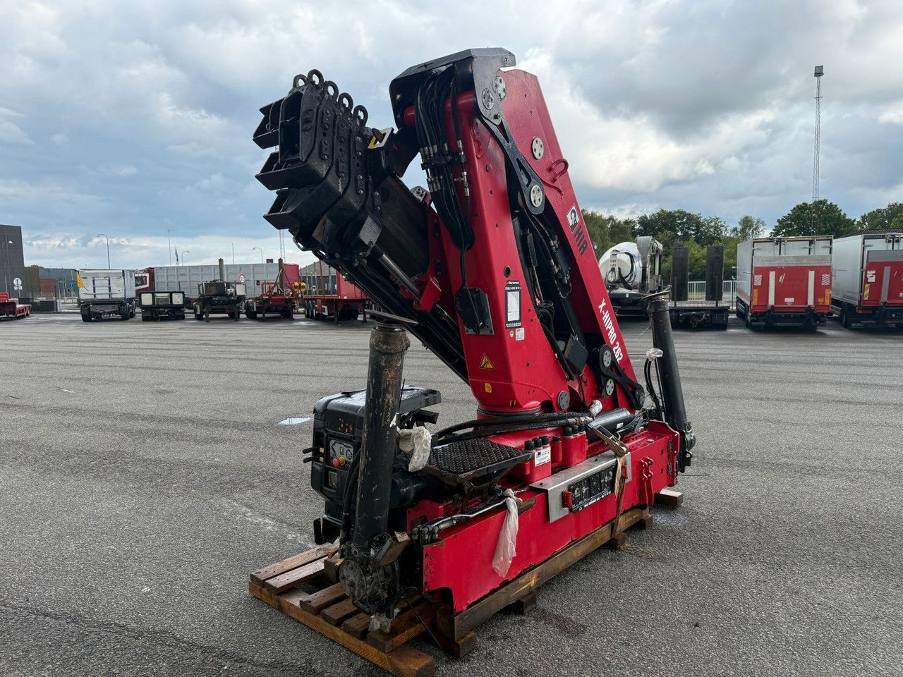 HIAB X-Hipro 262 EP-5 Radio Remote / Crane - Crane truck: picture 3 HIAB X-Hipro 262 EP-5 Radio Remote / Crane - Crane truck: picture 3