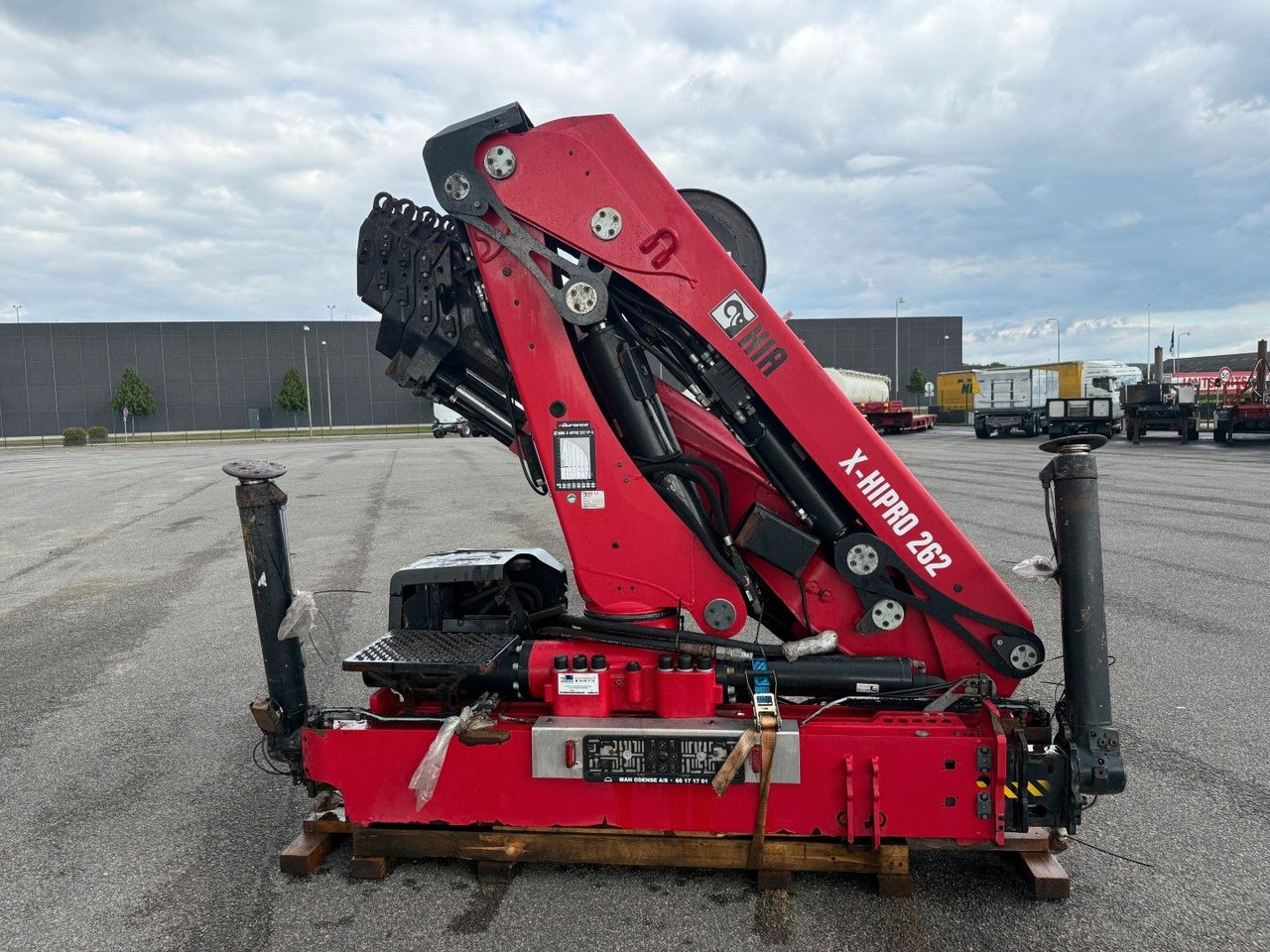 HIAB X-Hipro 262 EP-5 Radio Remote / Crane - Crane truck: picture 1 HIAB X-Hipro 262 EP-5 Radio Remote / Crane - Crane truck: picture 1
