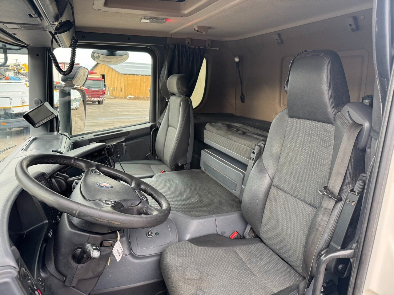 Scania P370 6x4 Liebherr THP140H 24 M4 XH Betonpumpe - Concrete pump truck: picture 5 Scania P370 6x4 Liebherr THP140H 24 M4 XH Betonpumpe - Concrete pump truck: picture 5