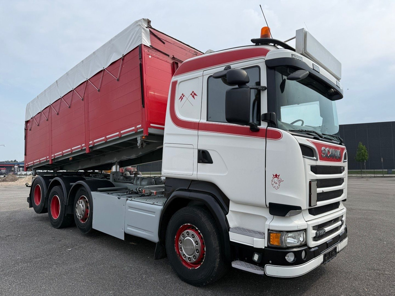 Scania R520 8x2/4 28 m3 Graintipper / Kipper / Euro 6 - Tipper: picture 2 Scania R520 8x2/4 28 m3 Graintipper / Kipper / Euro 6 - Tipper: picture 2