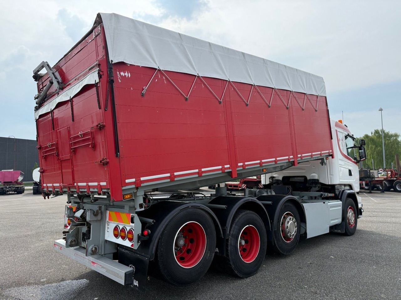 Scania R520 8x2/4 28 m3 Graintipper / Kipper / Euro 6 - Tipper: picture 3 Scania R520 8x2/4 28 m3 Graintipper / Kipper / Euro 6 - Tipper: picture 3