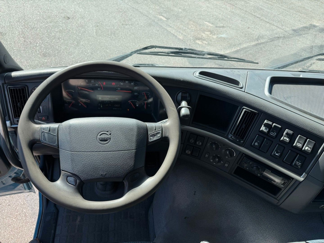 Crane truck Volvo FM340 6x2*4 Kipper / Palfinger Epsilon 150Z96: picture 7