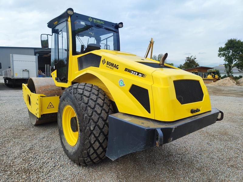Bomag BW 213 D-5 - Compactor: picture 1 Bomag BW 213 D-5 - Compactor: picture 1