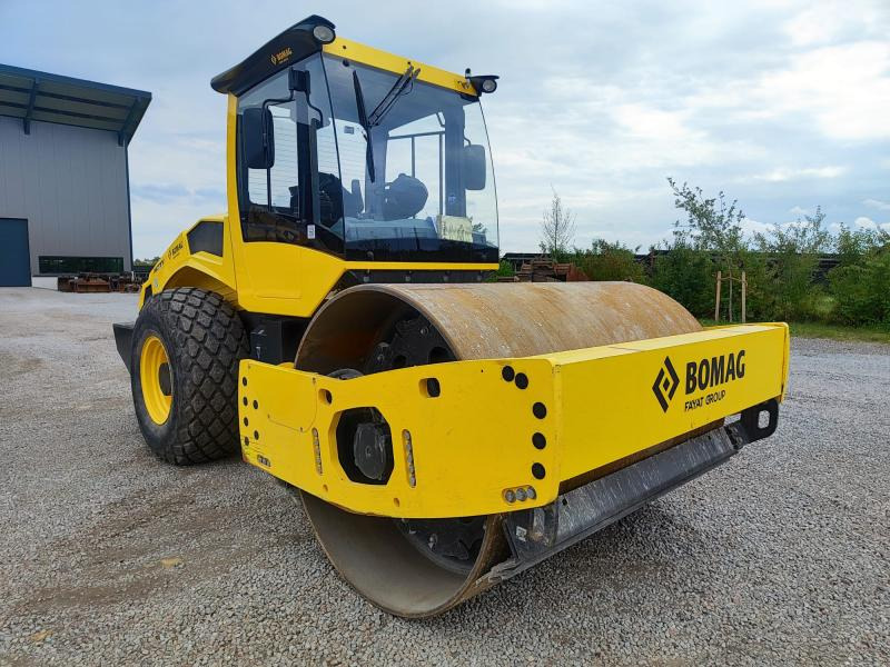 Bomag BW 213 D-5 - Compactor: picture 3 Bomag BW 213 D-5 - Compactor: picture 3