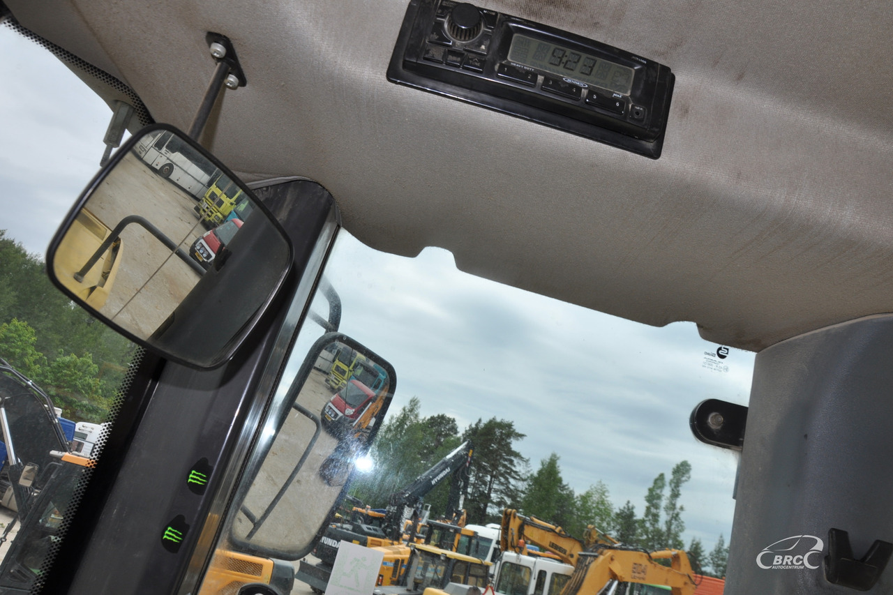 Wheel loader New Holland W270B: picture 16