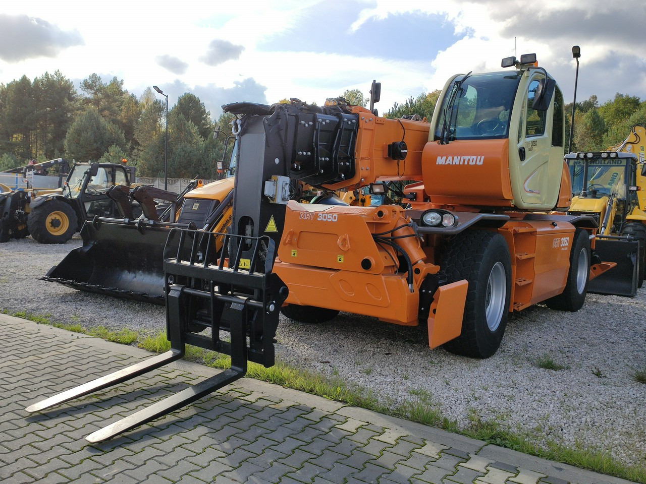 Manitou Wózek Jezdniowy Podnośnikowy Obrotowy - Telescopic handler: picture 2 Manitou Wózek Jezdniowy Podnośnikowy Obrotowy - Telescopic handler: picture 2