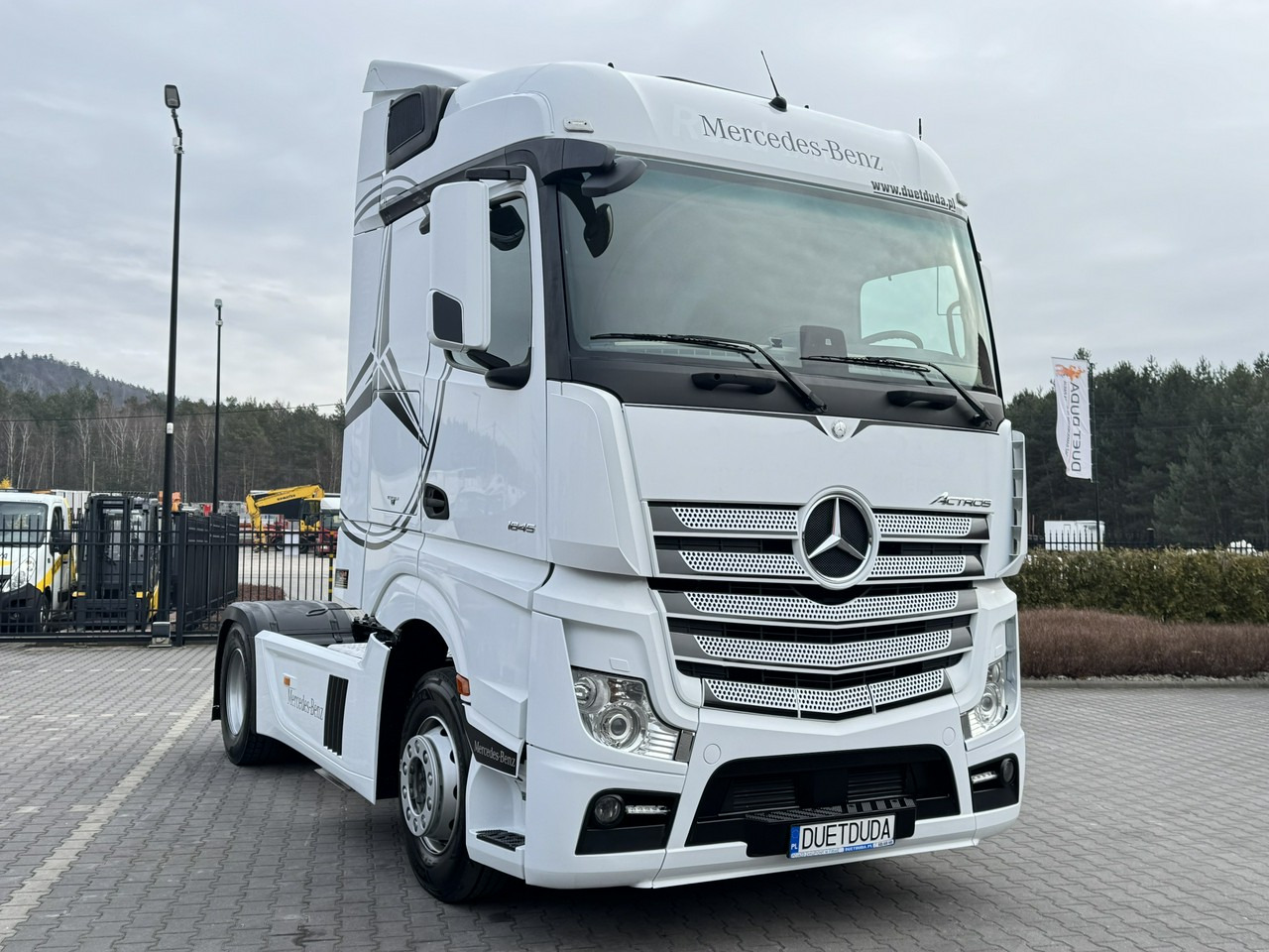 Mercedes ACTROS 1845 Euro 6 Stream Space Standard !!! - Tractor unit: picture 4 Mercedes ACTROS 1845 Euro 6 Stream Space Standard !!! - Tractor unit: picture 4