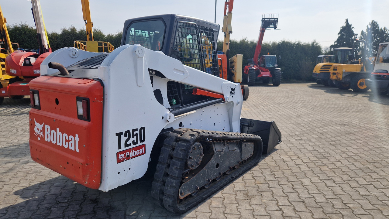 BOBCAT T 250 - Compact track loader: picture 3 BOBCAT T 250 - Compact track loader: picture 3