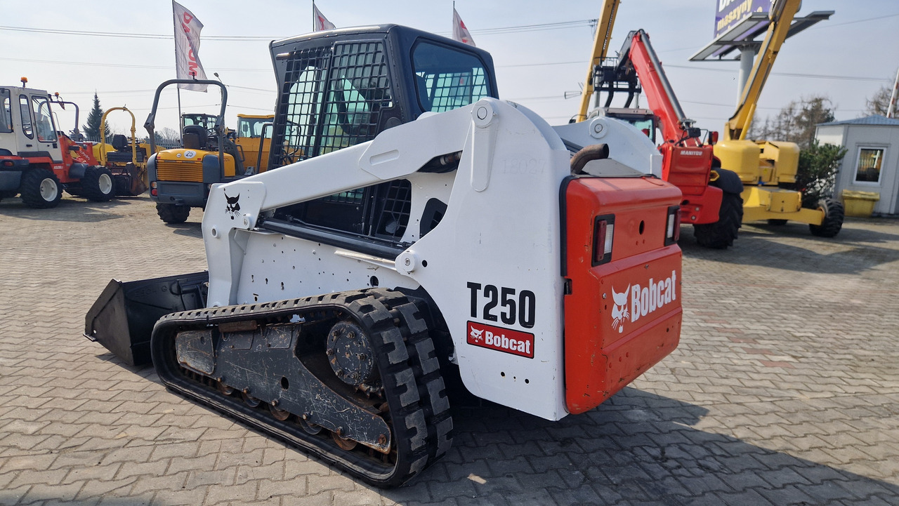 BOBCAT T 250 - Compact track loader: picture 2 BOBCAT T 250 - Compact track loader: picture 2