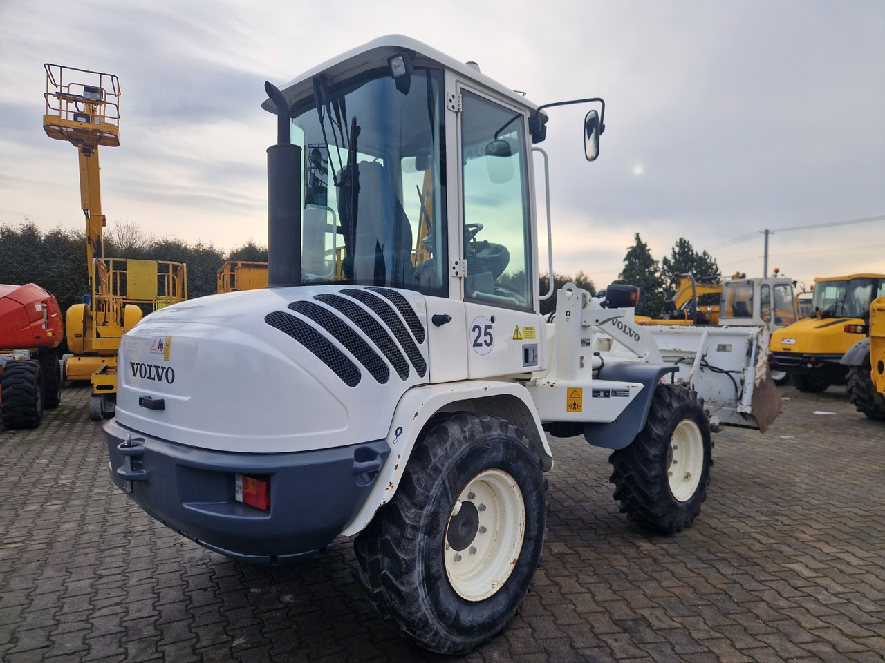 VOLVO L 30 B – Z/X - Wheel loader: picture 3 VOLVO L 30 B – Z/X - Wheel loader: picture 3