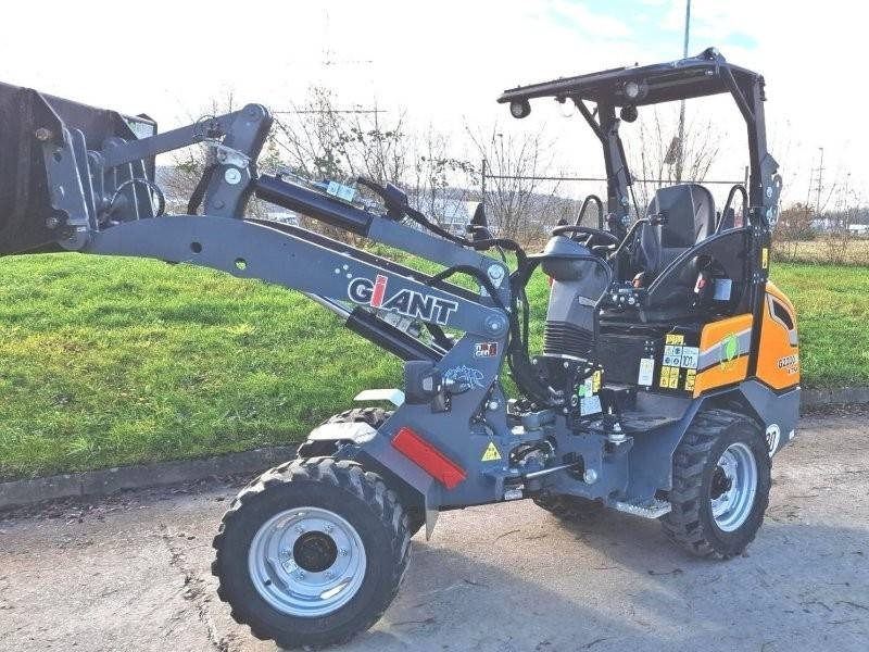 Giant G 2200 E X-Tra Elektro - Skid steer loader: picture 3 Giant G 2200 E X-Tra Elektro - Skid steer loader: picture 3