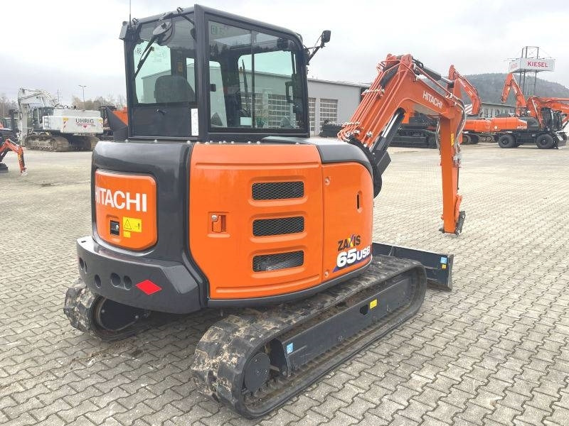 Mini excavator Hitachi ZX 65 USB-6: picture 6