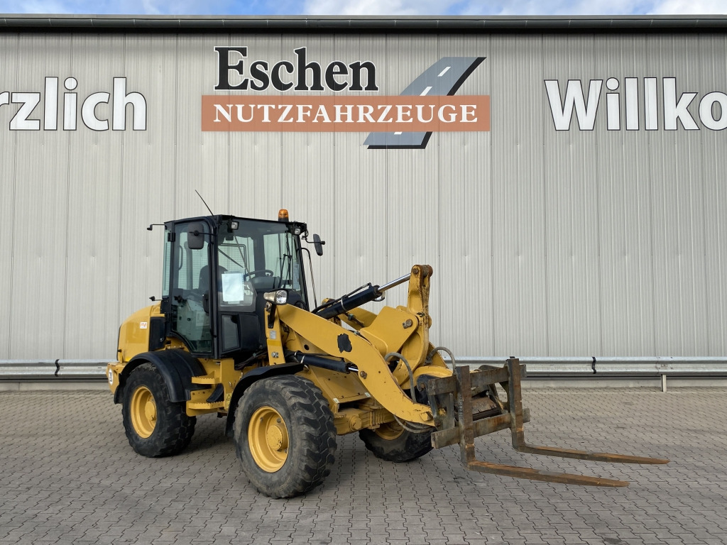 Wheel loader CAT 908 M: picture 7