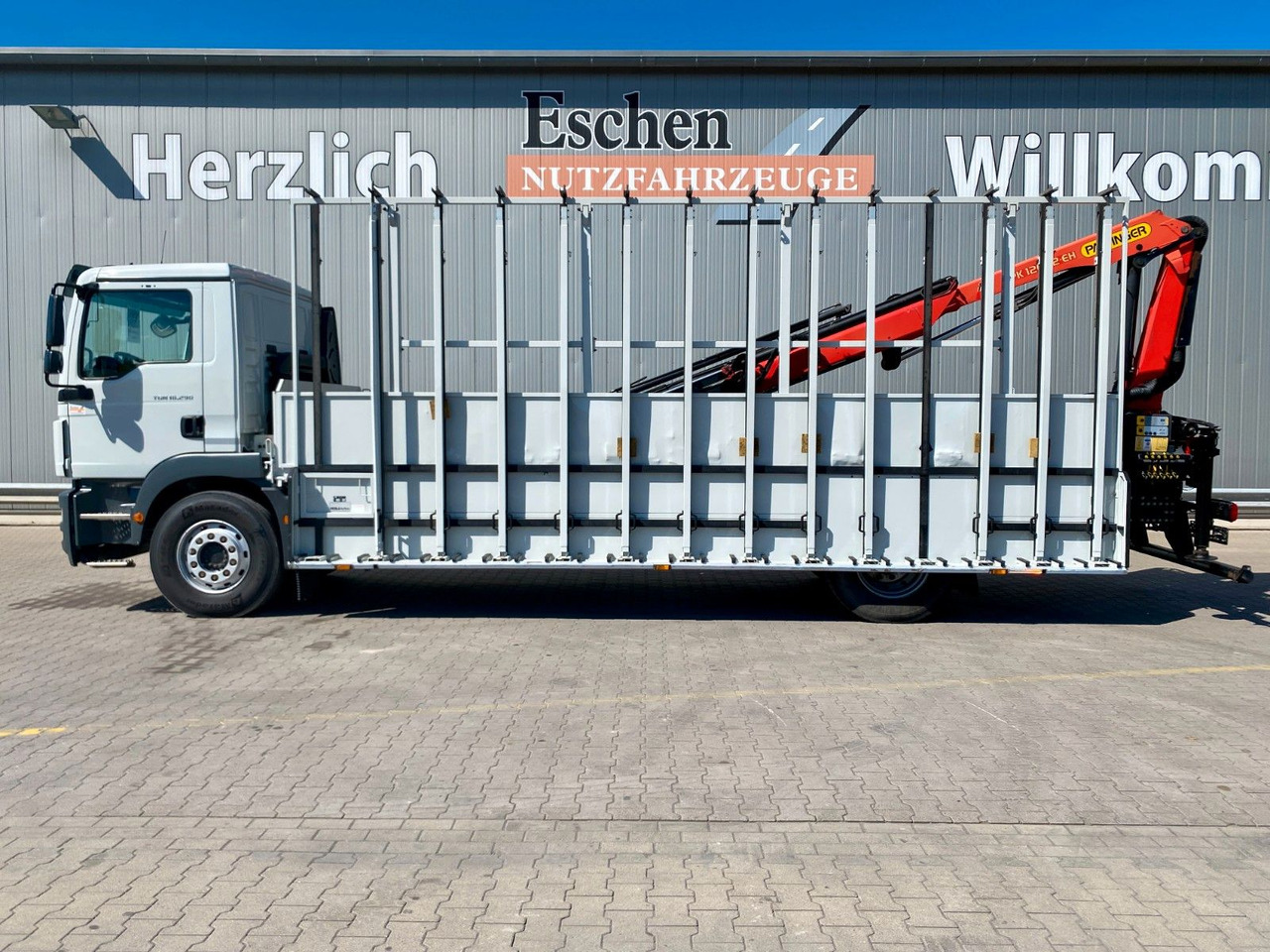 MAN TGM 18.290| Glas/HEGLA*PK12002*Funk*3x Sitze*AHK - Dropside/ Flatbed truck, Crane truck: picture 3 MAN TGM 18.290| Glas/HEGLA*PK12002*Funk*3x Sitze*AHK - Dropside/ Flatbed truck, Crane truck: picture 3