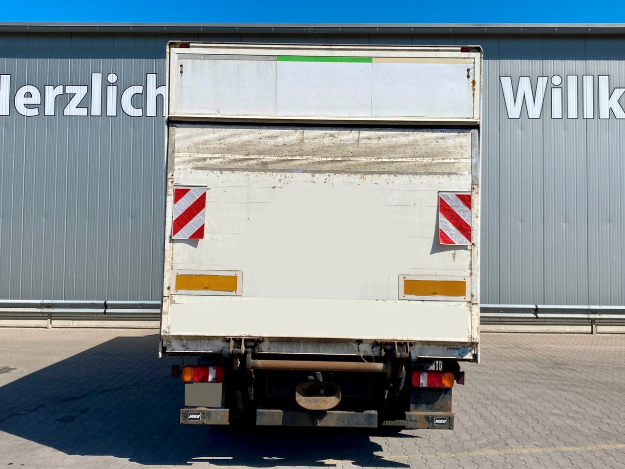 Mercedes-Benz 818 Atego | MBB LBW 1,00to.*3x Sitze*AHK*Teppich - Box van: picture 4 Mercedes-Benz 818 Atego | MBB LBW 1,00to.*3x Sitze*AHK*Teppich - Box van: picture 4