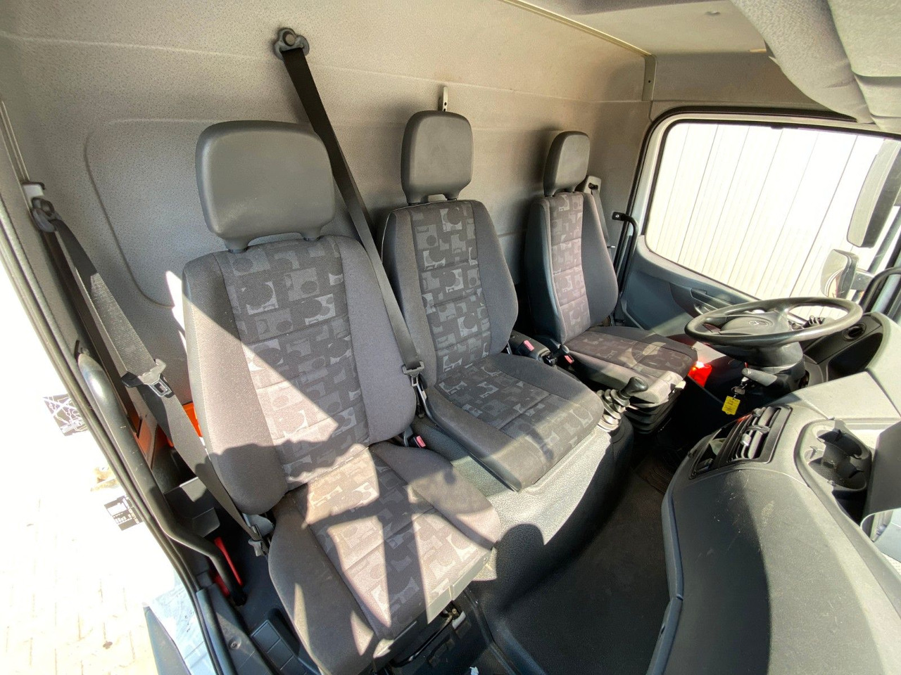 Box van Mercedes-Benz 818 Atego | MBB LBW 1,00to.*3x Sitze*AHK*Teppich: picture 16