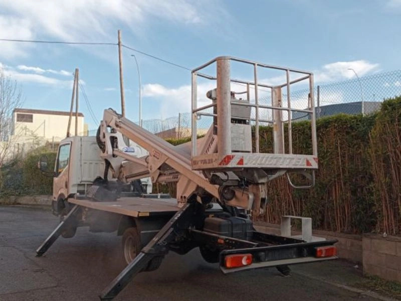 MULTITEL NISSAN NT 400 + HX 195 - Truck mounted aerial platform: picture 3 MULTITEL NISSAN NT 400 + HX 195 - Truck mounted aerial platform: picture 3