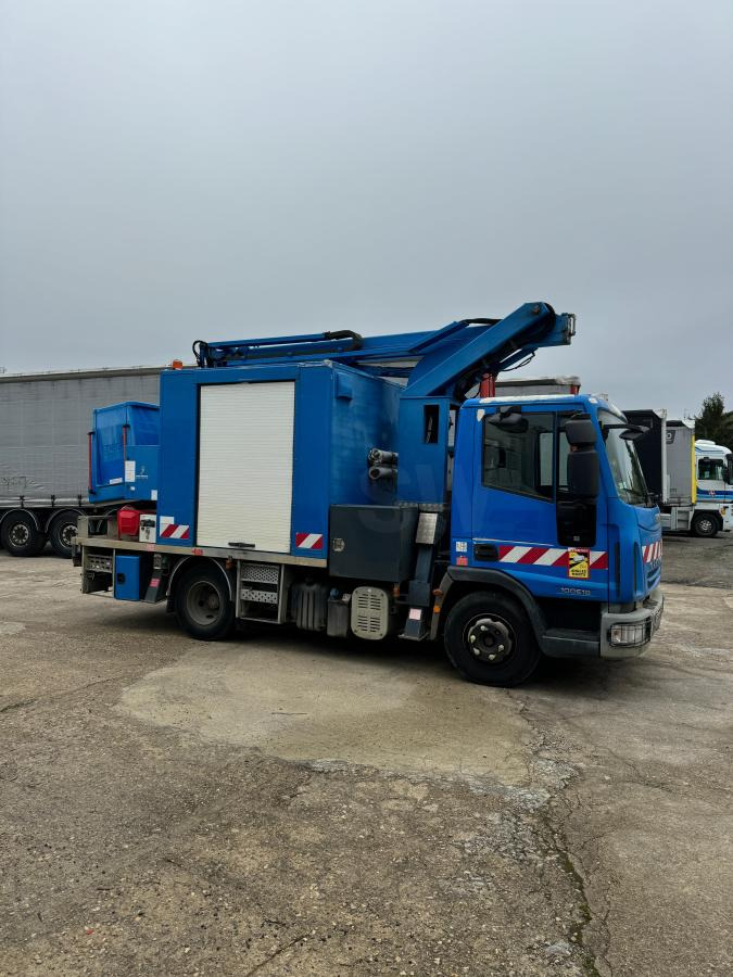 Iveco Eurocargo 100E18 - Truck mounted aerial platform: picture 4 Iveco Eurocargo 100E18 - Truck mounted aerial platform: picture 4