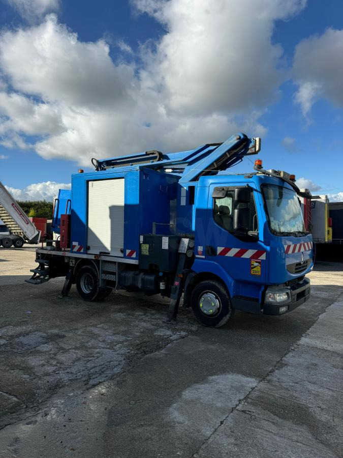 Renault Midlum 180 - Truck mounted aerial platform: picture 2 Renault Midlum 180 - Truck mounted aerial platform: picture 2