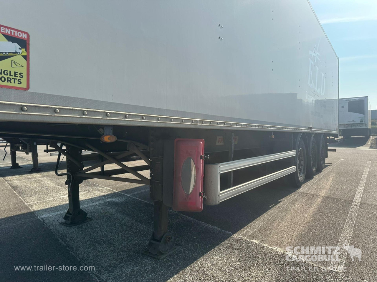 FRUEHAUF Dryfreight Standard Roller shutter door - Closed box semi-trailer: picture 2 FRUEHAUF Dryfreight Standard Roller shutter door - Closed box semi-trailer: picture 2
