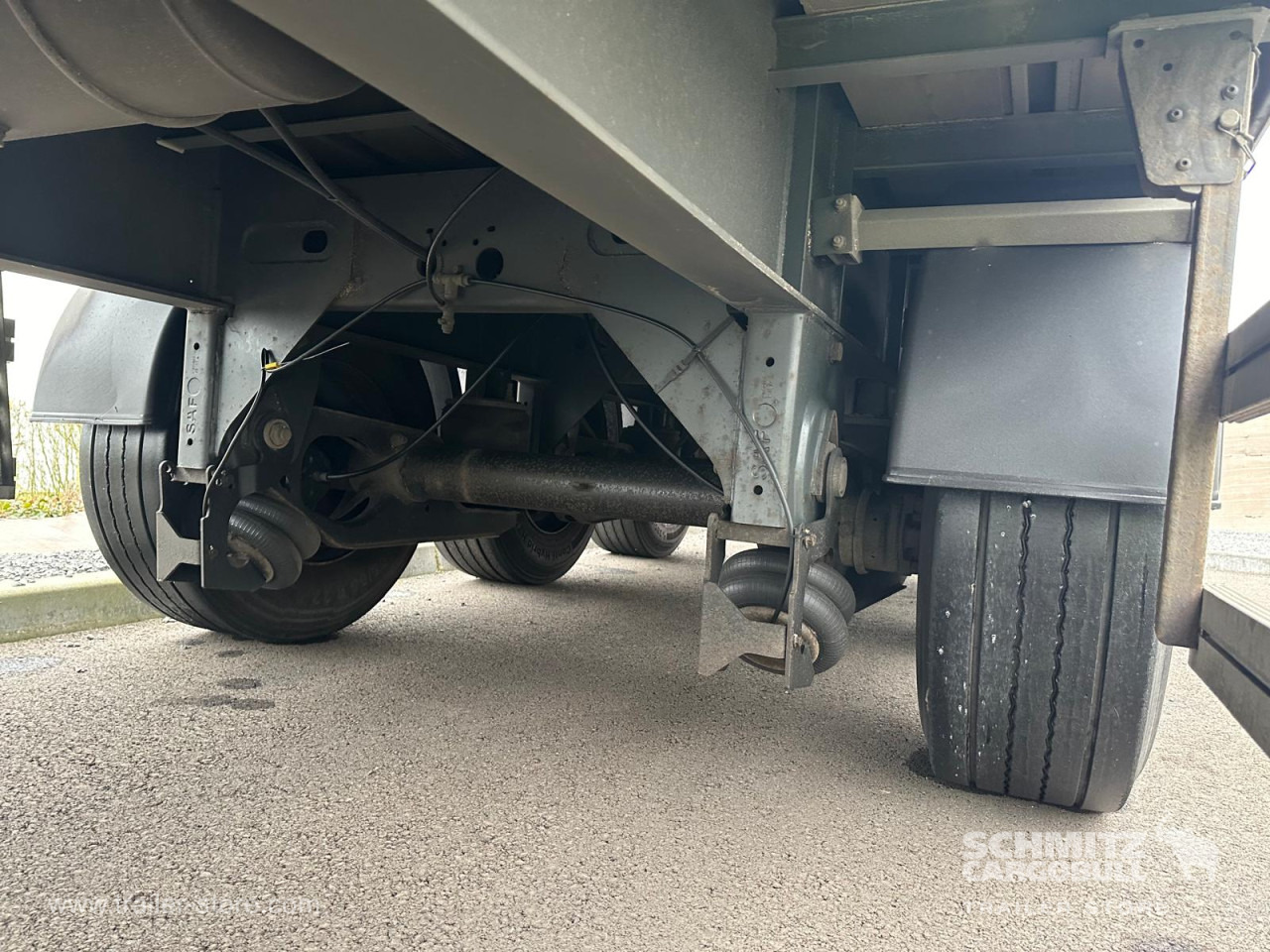 Closed box semi-trailer FRUEHAUF Dryfreight Standard Roller shutter door: picture 13