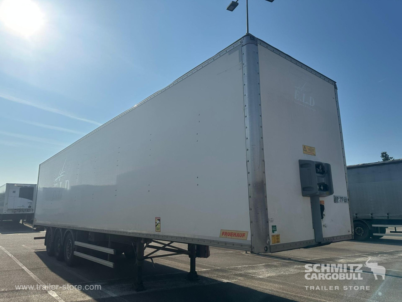 FRUEHAUF Dryfreight Standard Roller shutter door - Closed box semi-trailer: picture 1 FRUEHAUF Dryfreight Standard Roller shutter door - Closed box semi-trailer: picture 1