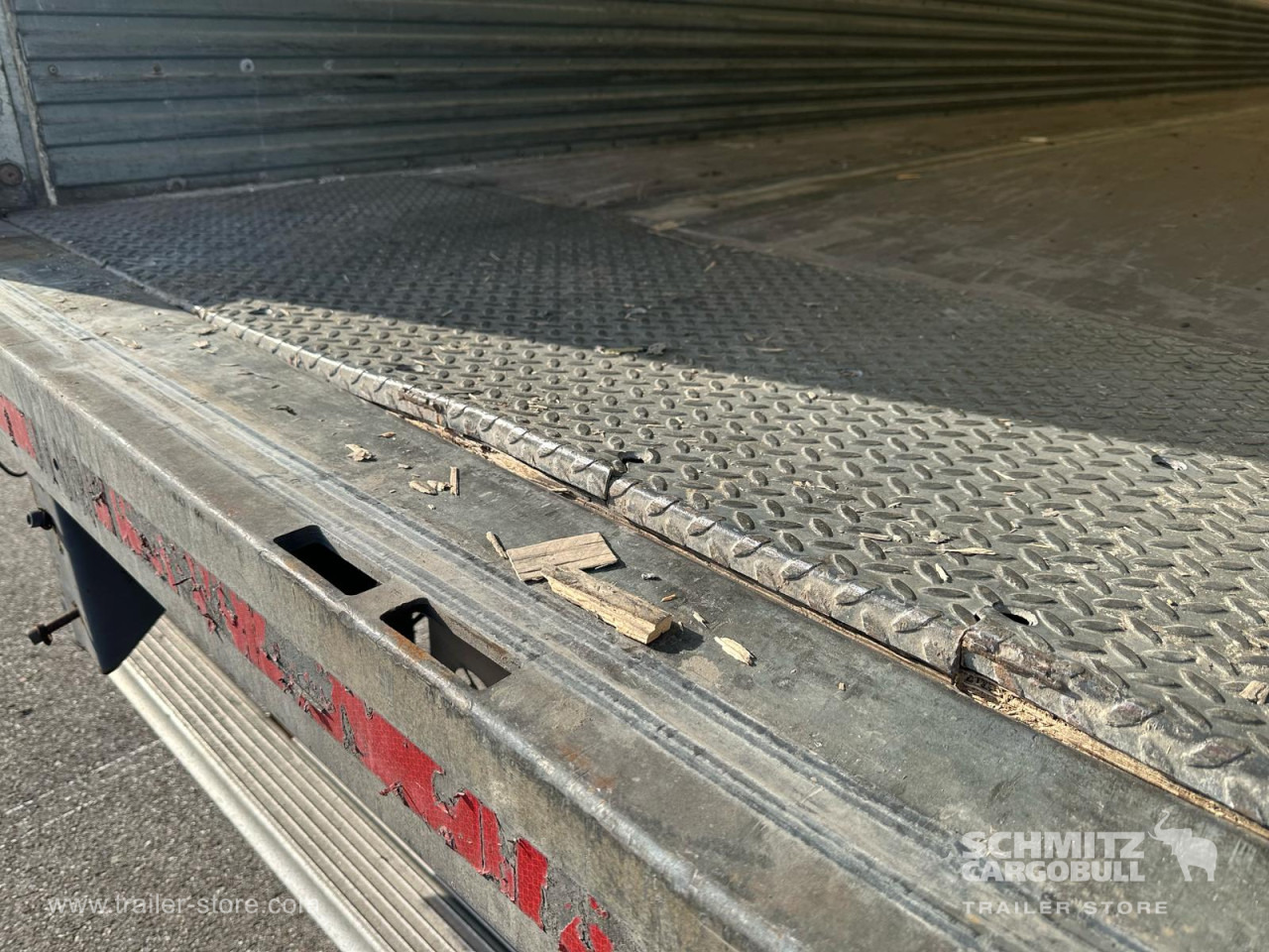 LECI TRAILER Dryfreight Standard Roller shutter door - Closed box semi-trailer: picture 5 LECI TRAILER Dryfreight Standard Roller shutter door - Closed box semi-trailer: picture 5