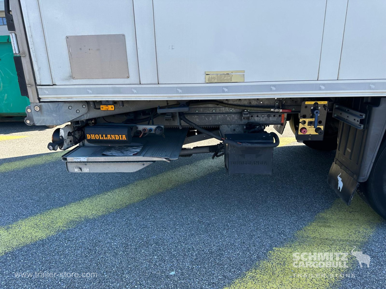 SCHMITZ Reefer Multitemp Double deck Taillift - Isothermal semi-trailer: picture 2 SCHMITZ Reefer Multitemp Double deck Taillift - Isothermal semi-trailer: picture 2